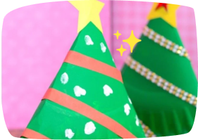 Kerstboom van gevouwen papieren borden