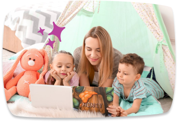Babysit leest een boek voor aan kinderen